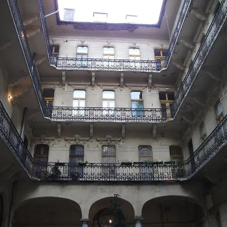 Klauzal Hostel *