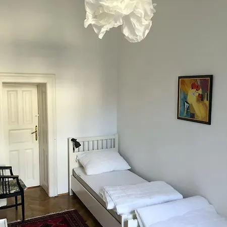 Klauzal Hostel *
