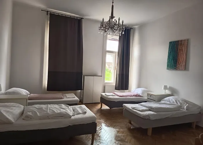 Klauzal Hostel *